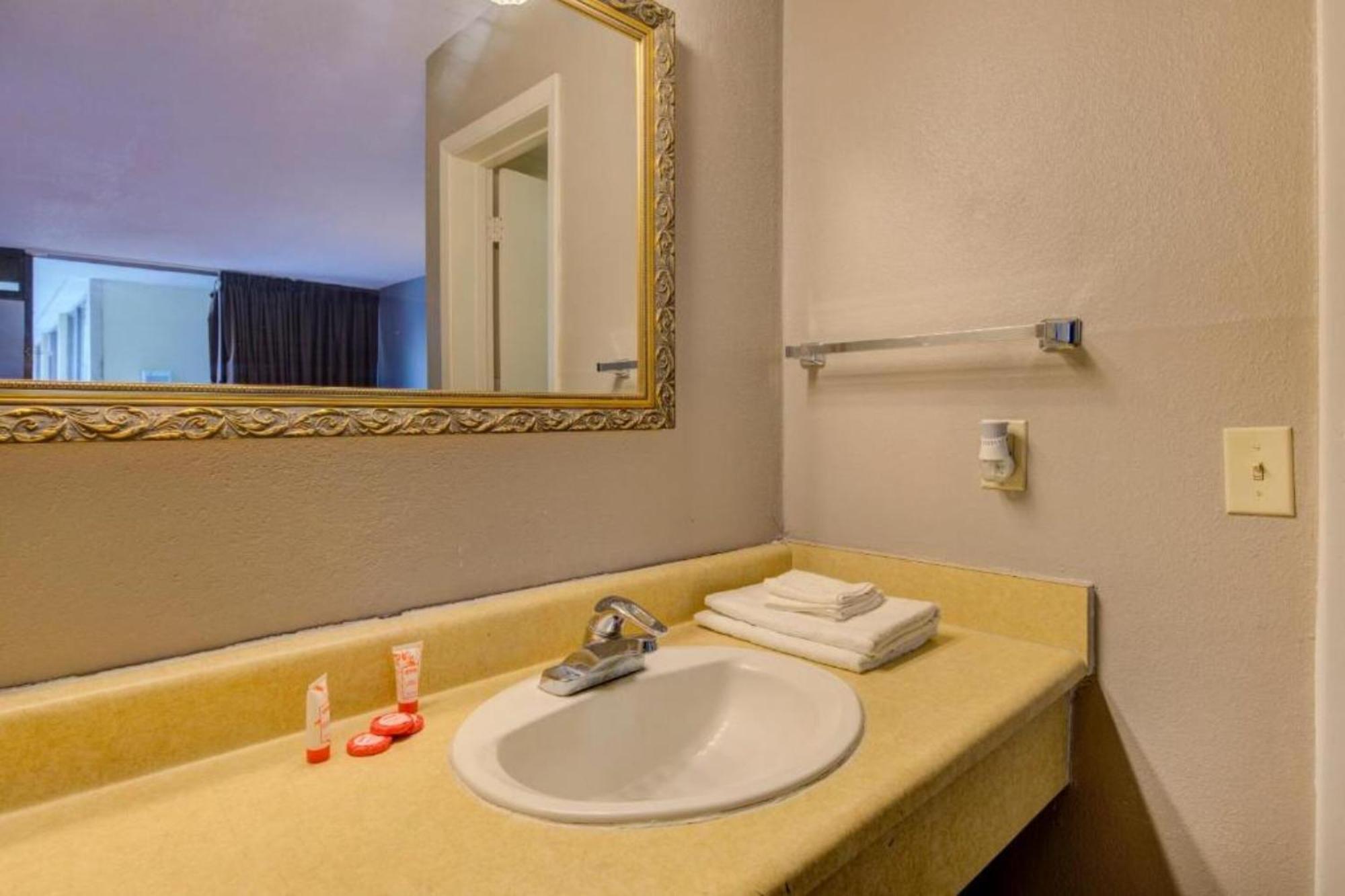Oyo Hotel Douglas Ga Us-441 Extérieur photo