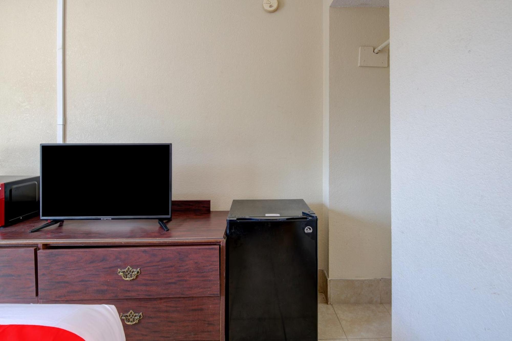 Oyo Hotel Douglas Ga Us-441 Extérieur photo